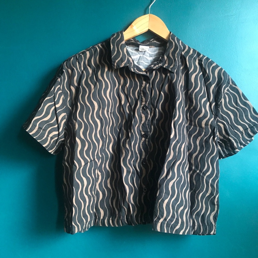 Funky patterned cropped shirt